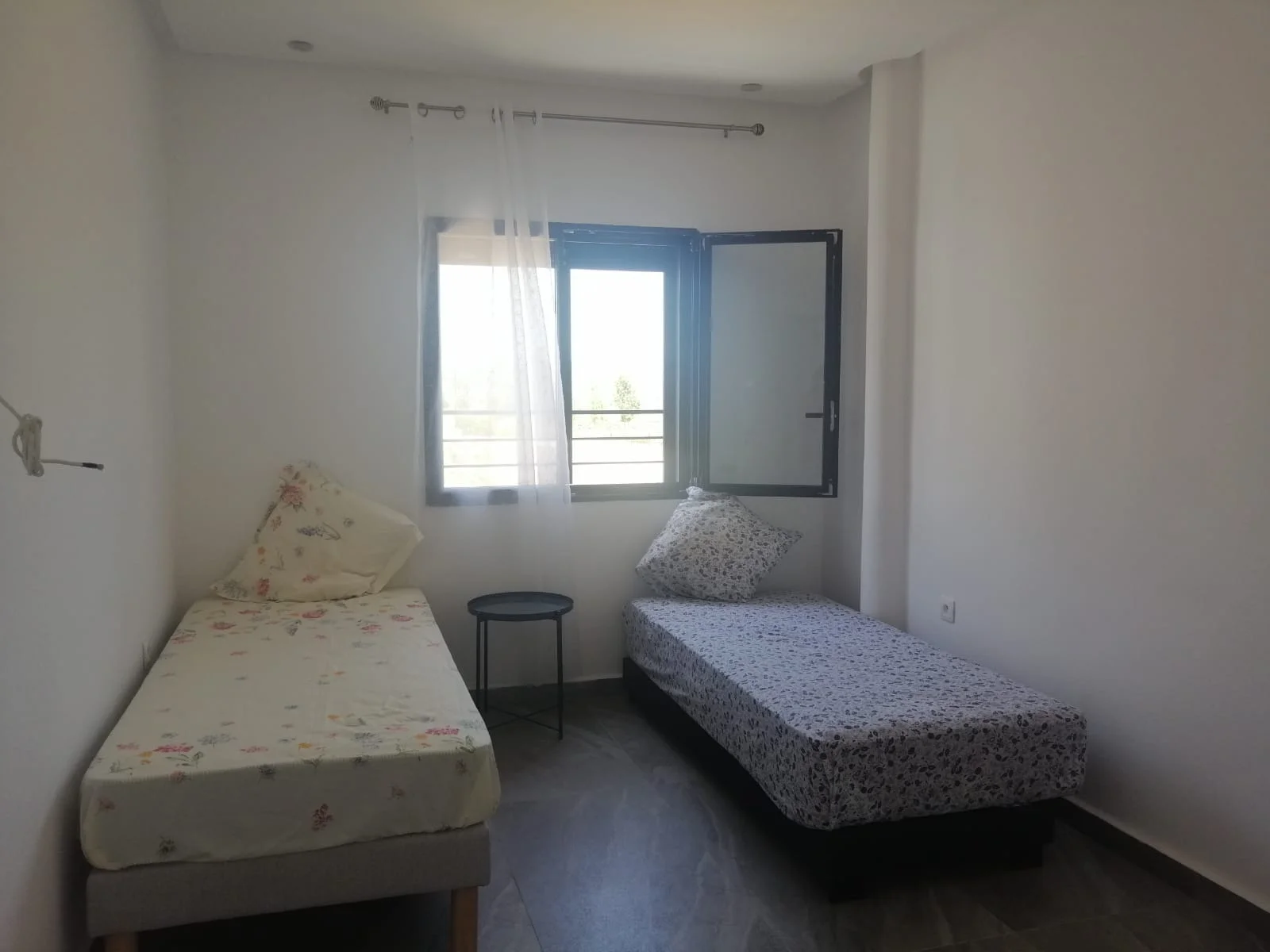 Villa Haut Standing à Vendre à M'diq Ville 4 chambres, deux salon et une terrass